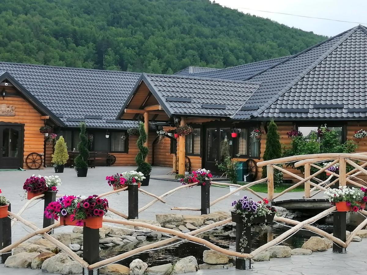 Hanul Vanatorului Gura Humorului Exterior foto